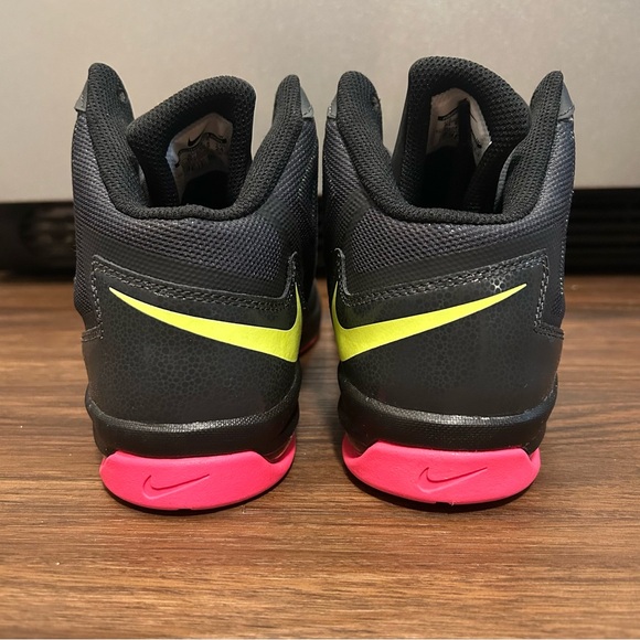 Nike Basketball Shoes NWOT - Picture 3 of 7